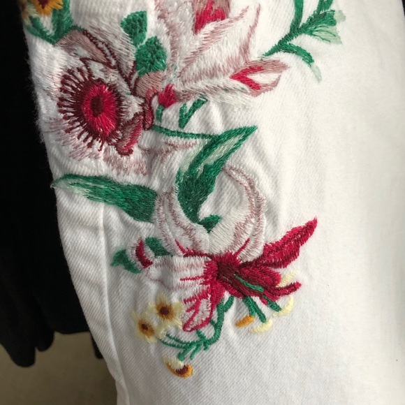 ZARA • NWT Wide Leg Floral Embroidered White Crops - Picture 8 of 13